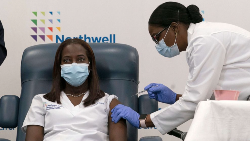 First Nurse to get COVID vaccine photo