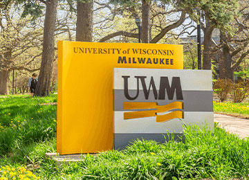 UW-Milwaukee Sign photo